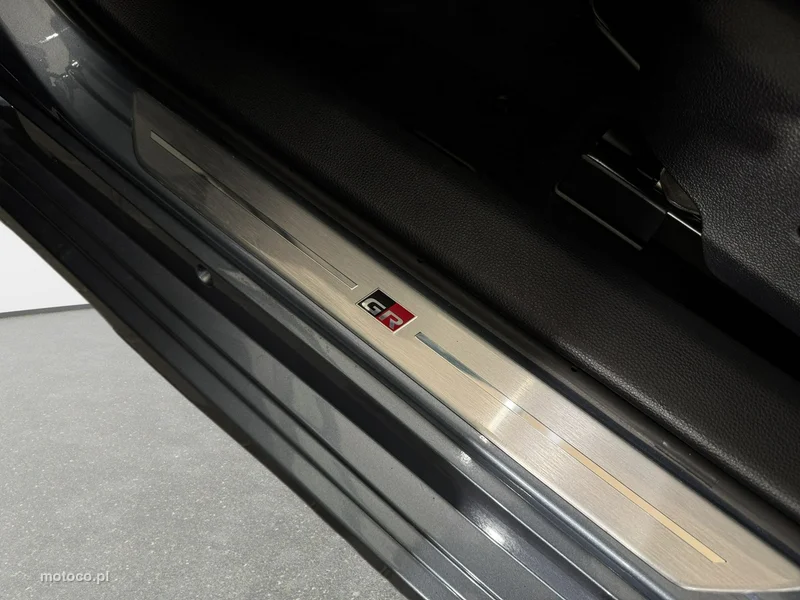 Toyota Corolla E210 31