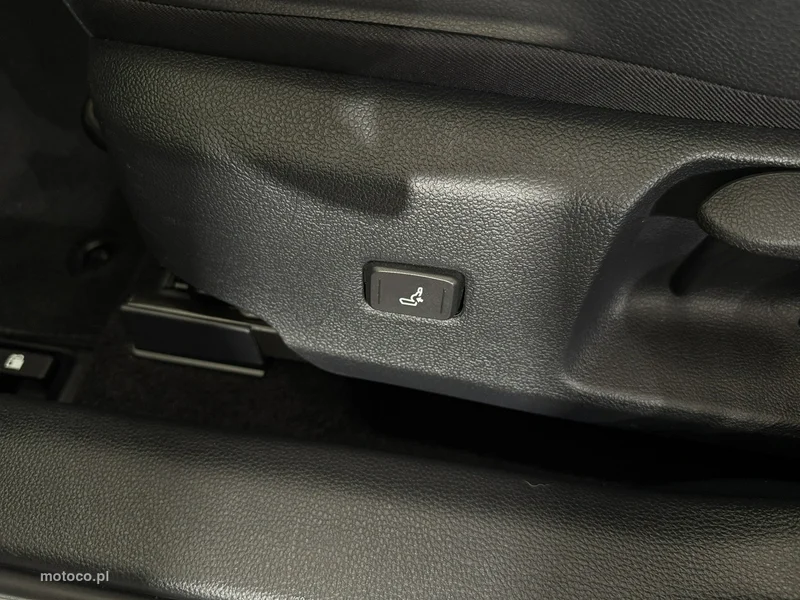 Toyota Corolla E210 32