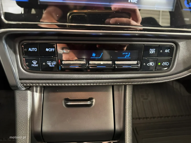 Toyota Auris E180 18