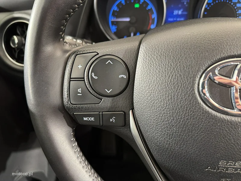 Toyota Auris E180 19