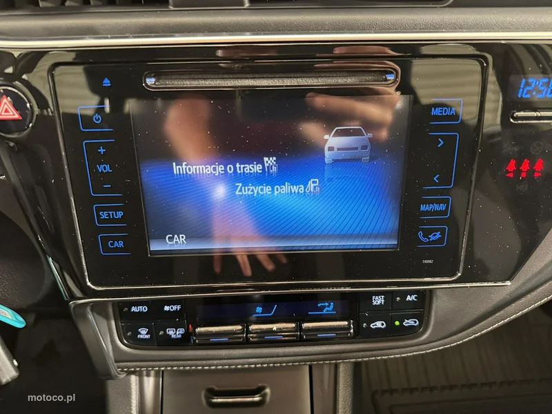 Toyota Auris E180 23