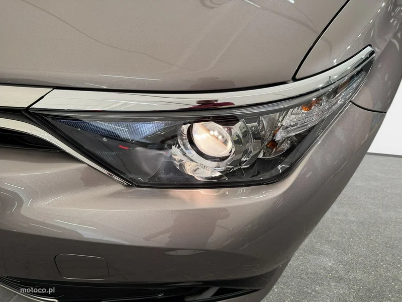 Toyota Auris E180 9