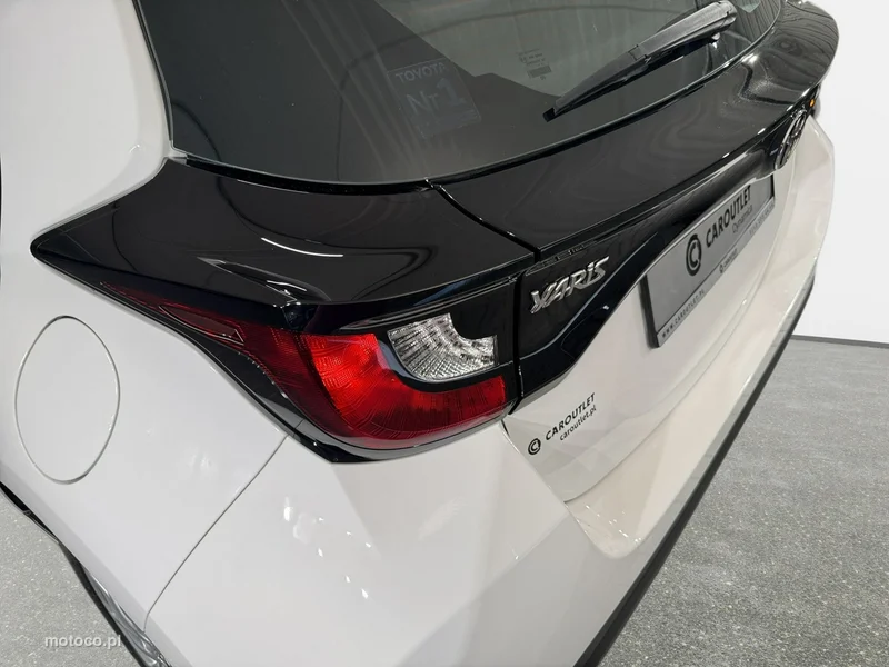 Toyota Yaris XP210 11