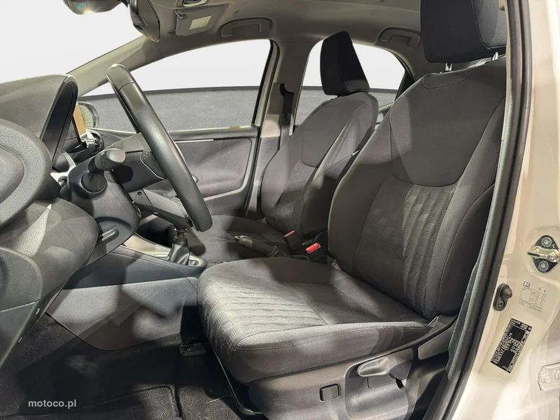 Toyota Yaris XP210 12