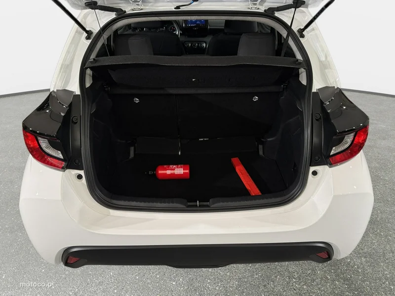 Toyota Yaris XP210 14