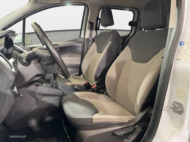 Ford Tourneo Courier 11