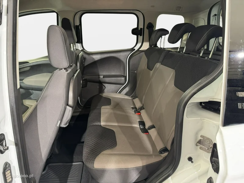 Ford Tourneo Courier 12