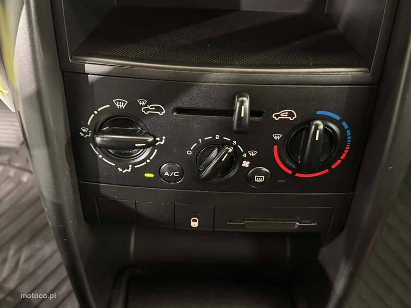 Peugeot 207 15