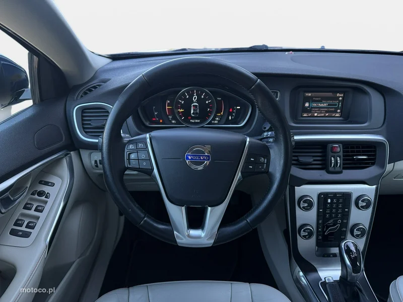 Volvo V40 11