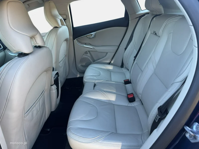 Volvo V40 19