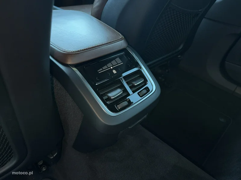 Volvo S90 33
