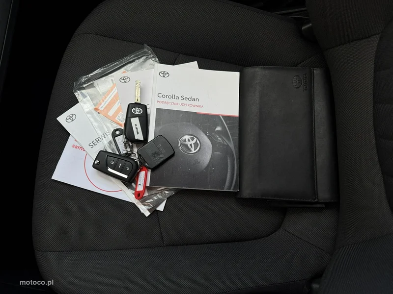 Toyota Corolla E210 26