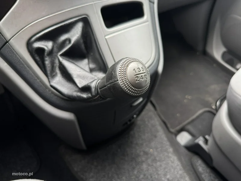 Hyundai H-1 15