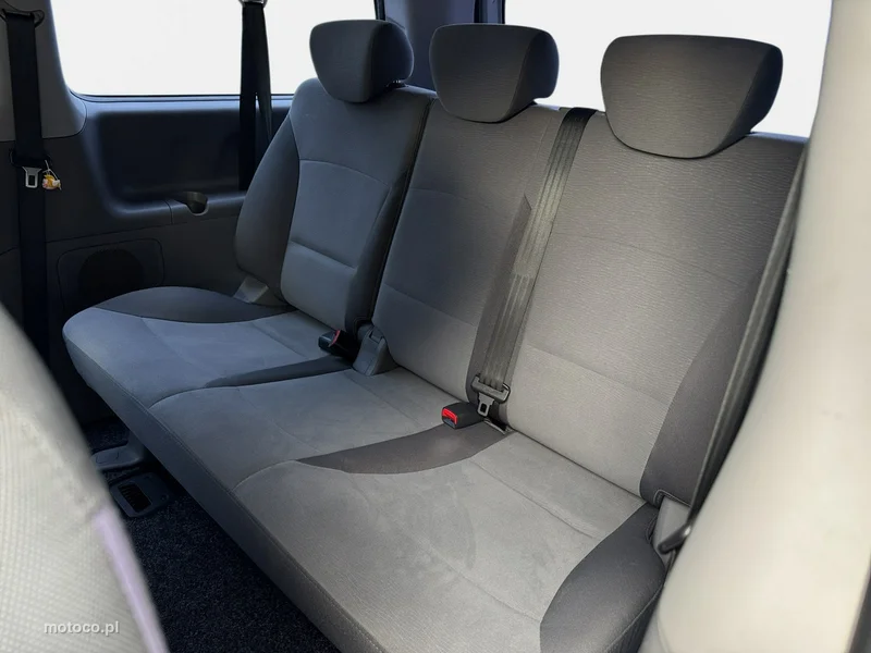 Hyundai H-1 18