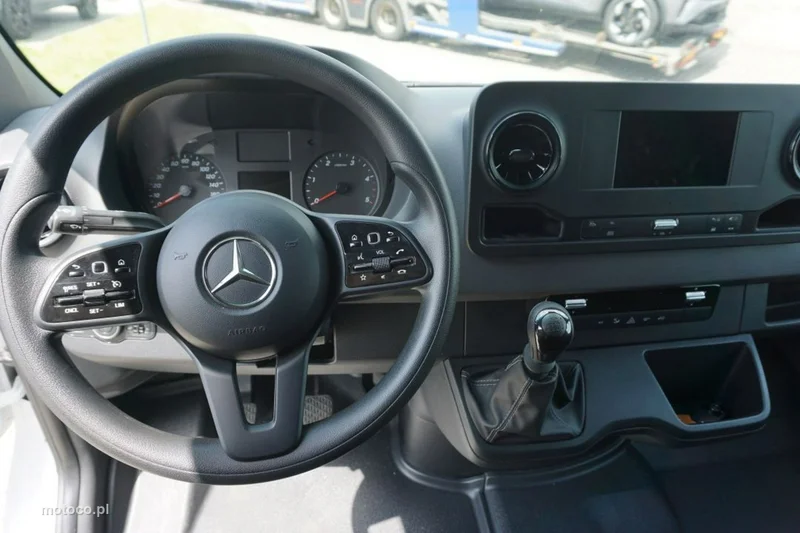 Mercedes-Benz Sprinter 12