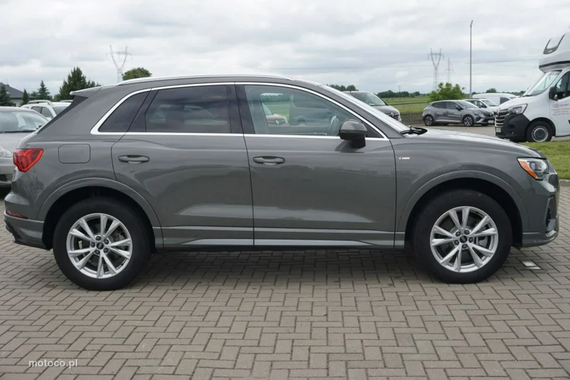 Audi Q3 F3 4