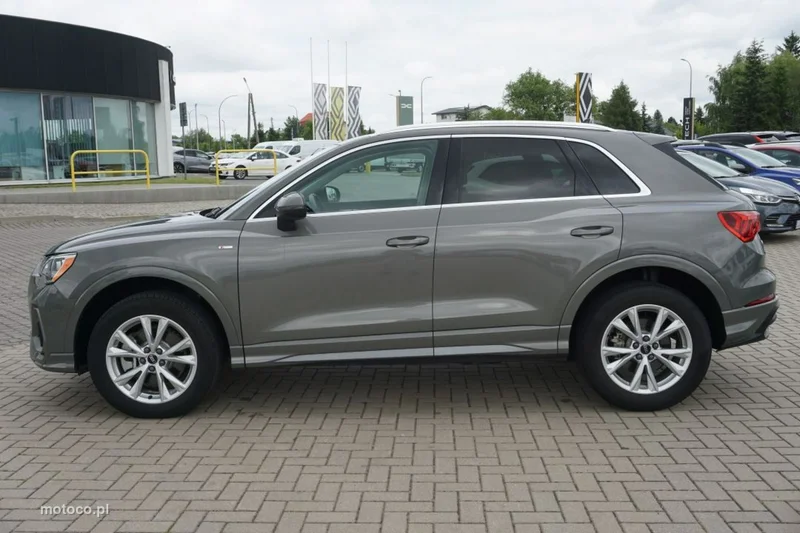 Audi Q3 F3 8