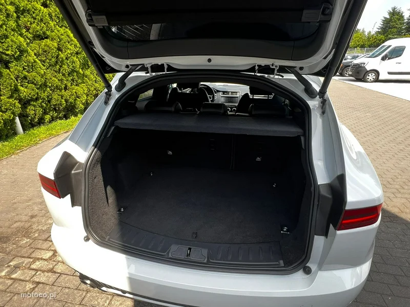 Jaguar E-Pace 13