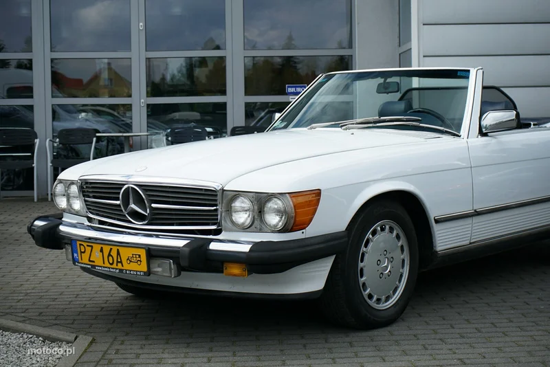 Mercedes-Benz SL R107 SL 560 2