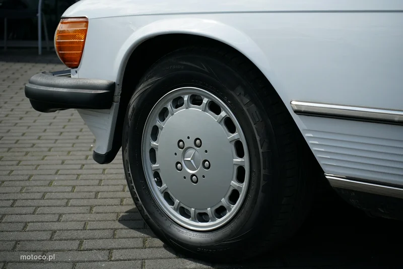 Mercedes-Benz SL R107 SL 560 18