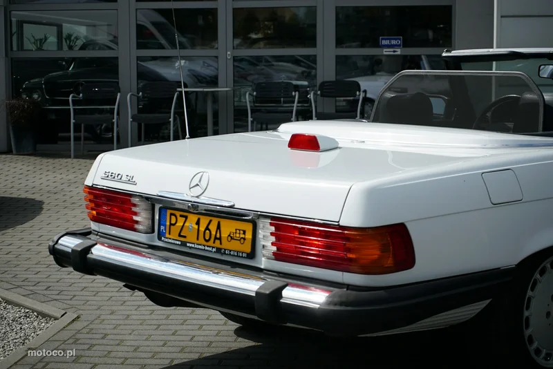 Mercedes-Benz SL R107 SL 560 6