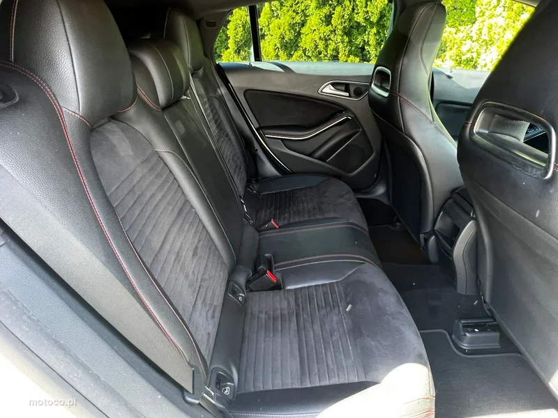 Mercedes-Benz CLA C117 CLA 180 16