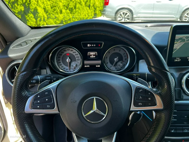 Mercedes-Benz CLA C117 CLA 180 10