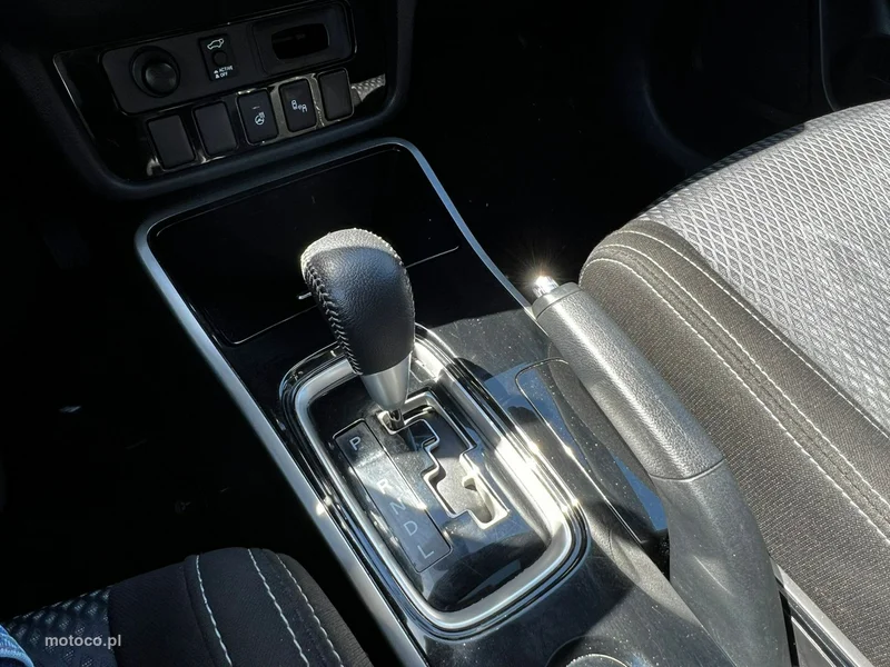 Mitsubishi Outlander 24