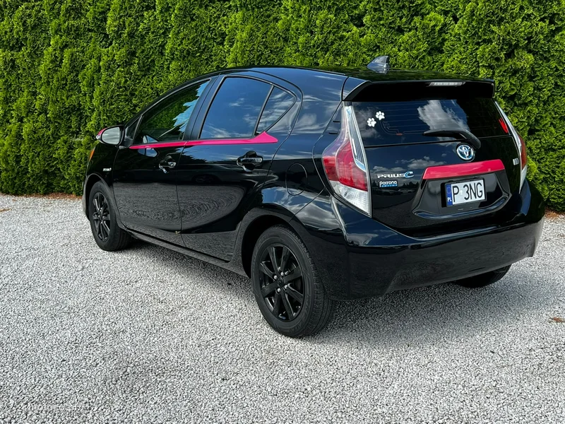 Toyota Prius+ XW50 3