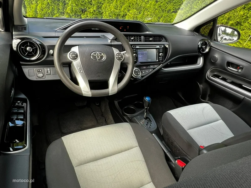 Toyota Prius+ XW50 8