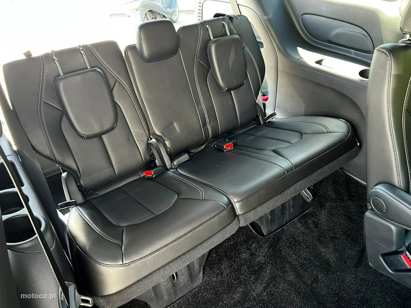 Chrysler Pacifica 11