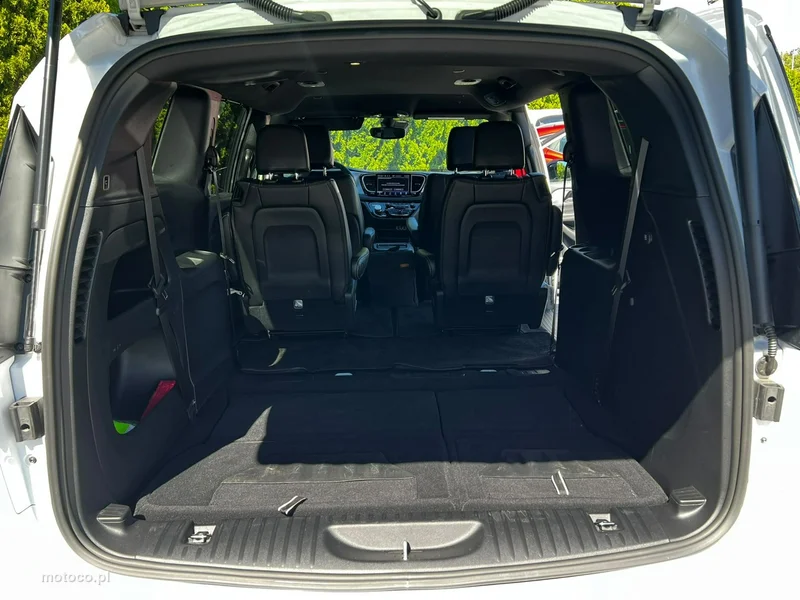 Chrysler Pacifica 12