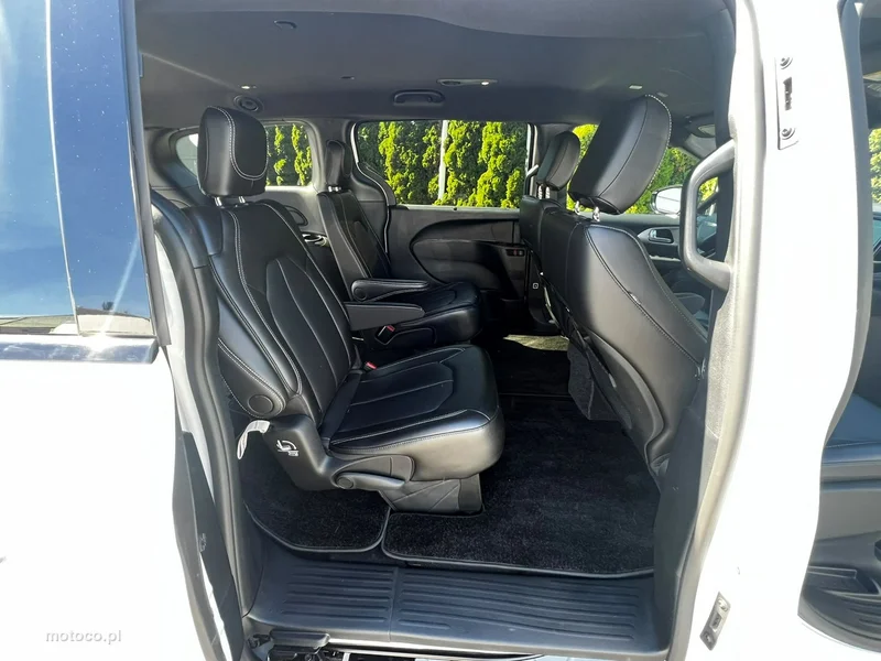Chrysler Pacifica 13