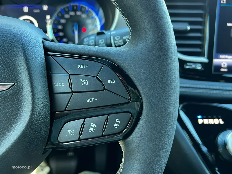 Chrysler Pacifica 16