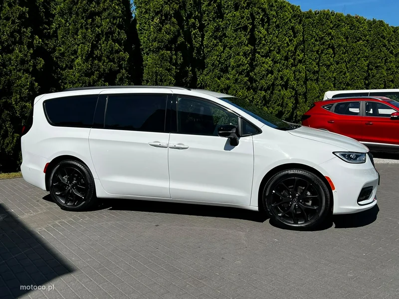 Chrysler Pacifica 5