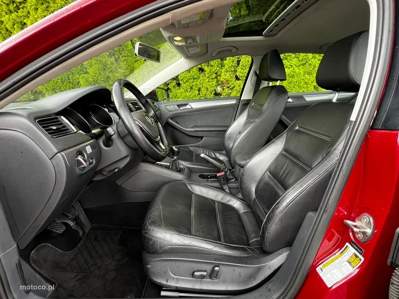 Volkswagen Jetta VI 11