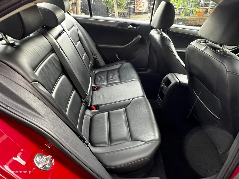 Volkswagen Jetta VI 16
