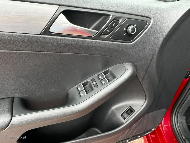 Volkswagen Jetta VI 18