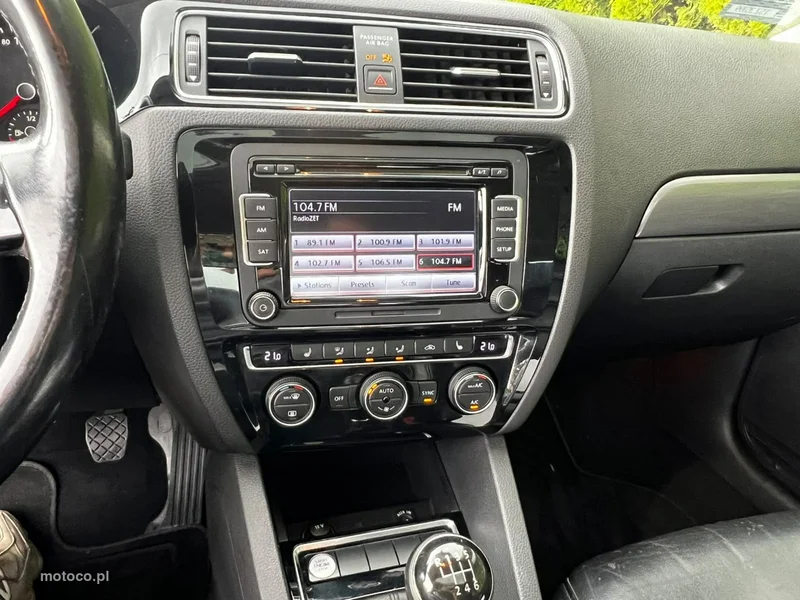 Volkswagen Jetta VI 22