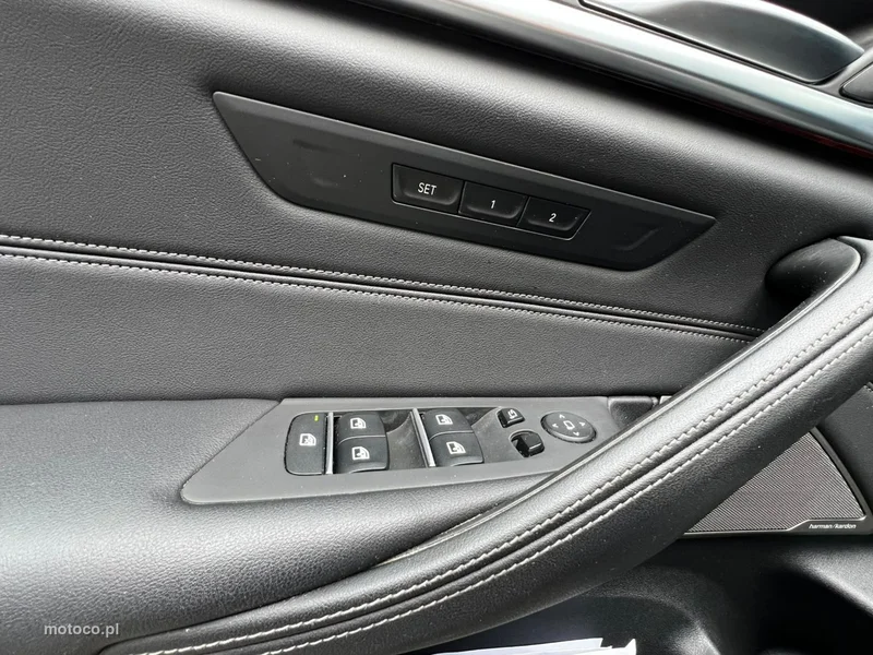 BMW Seria 5 G30 M550i 15