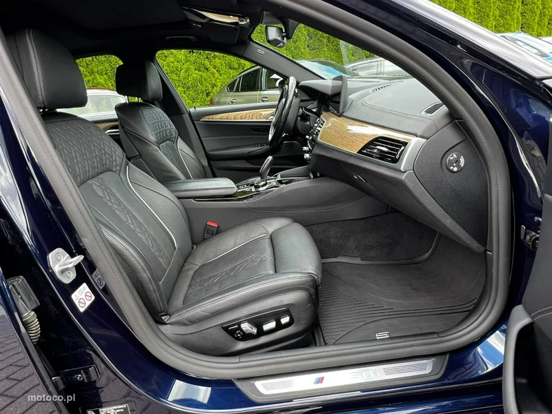 BMW Seria 5 G30 M550i 24