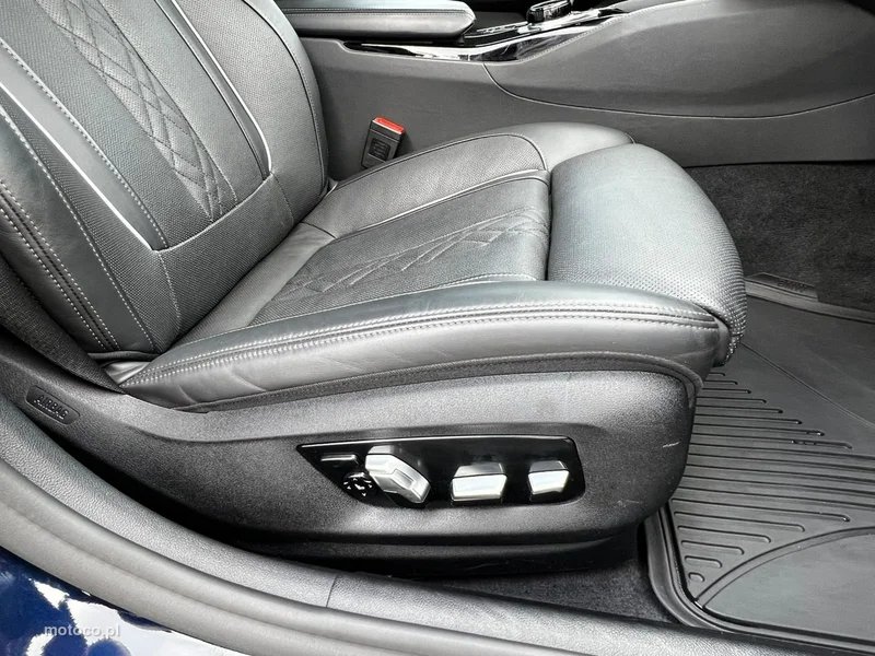 BMW Seria 5 G30 M550i 25
