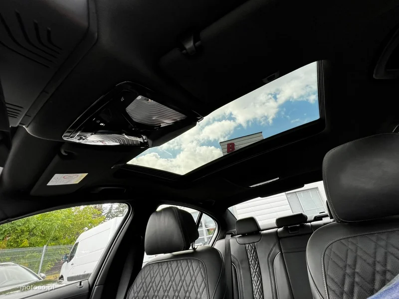 BMW Seria 5 G30 M550i 8