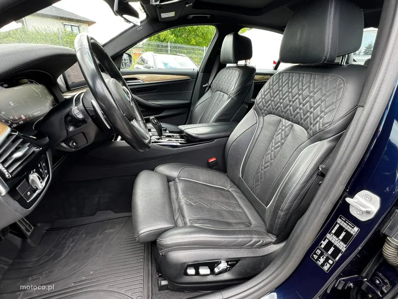 BMW Seria 5 G30 M550i 9