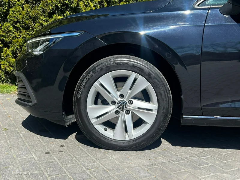 Volkswagen Golf VIII 5