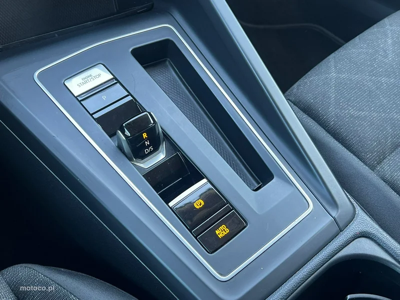Volkswagen Golf VIII 9