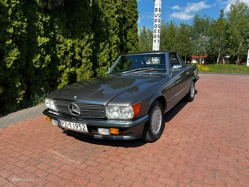 Mercedes-Benz SL R107 SL 560 2