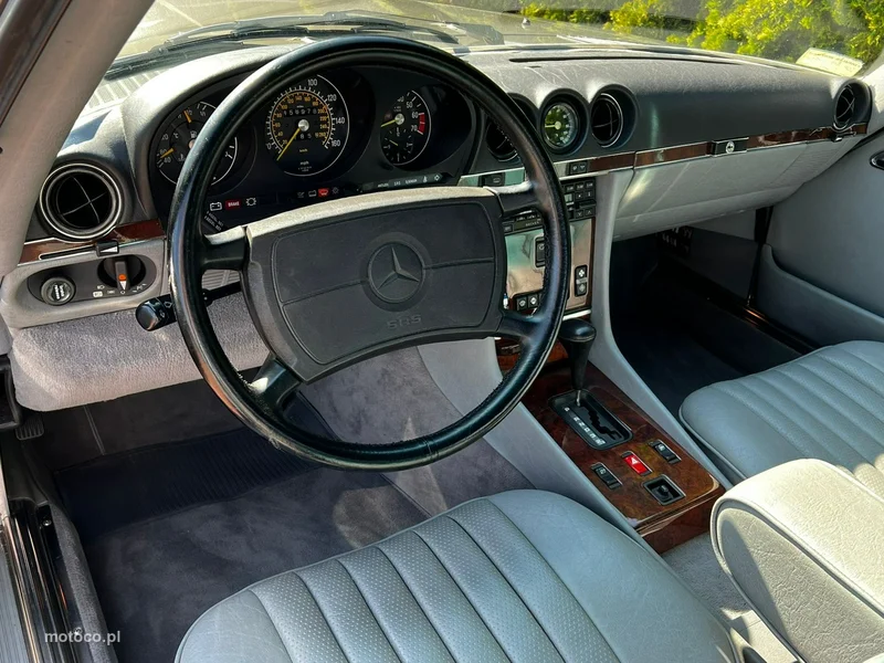 Mercedes-Benz SL R107 SL 560 13