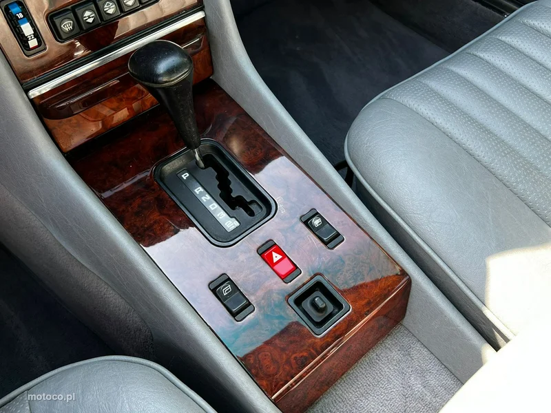 Mercedes-Benz SL R107 SL 560 14