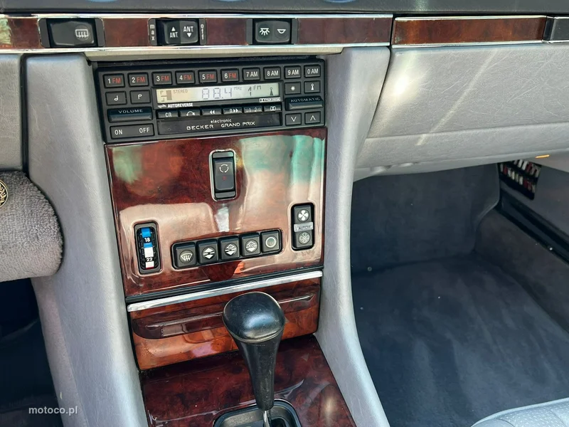Mercedes-Benz SL R107 SL 560 15